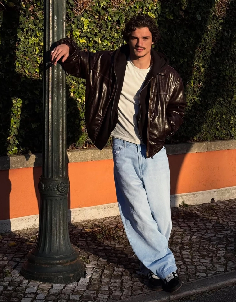 Джинсы-бананы