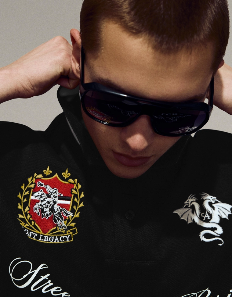 Поло с короткими рукавами и принтом