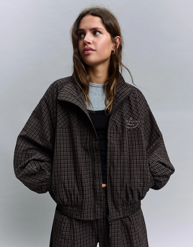 Куртка в клетку с принтом