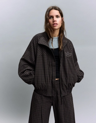Куртка в клетку с принтом- Заказать в России