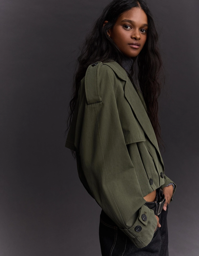 Укороченный тренч с рукавами-фонариками