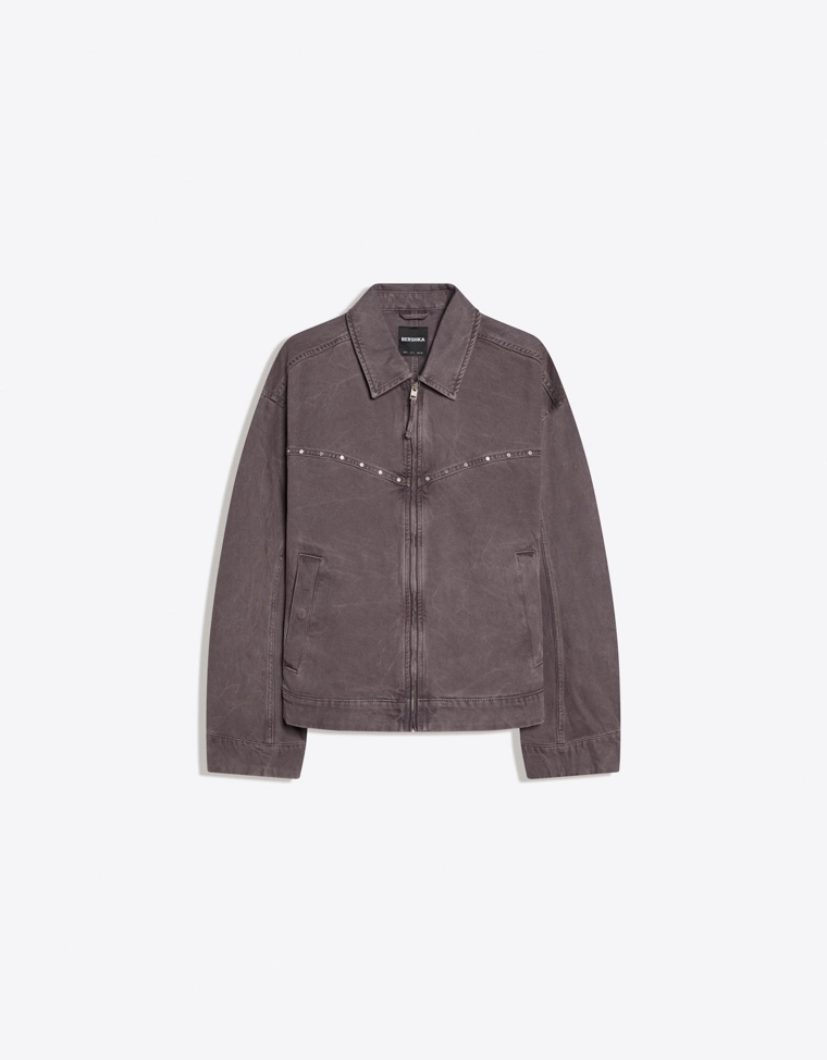 Куртка с заклепками