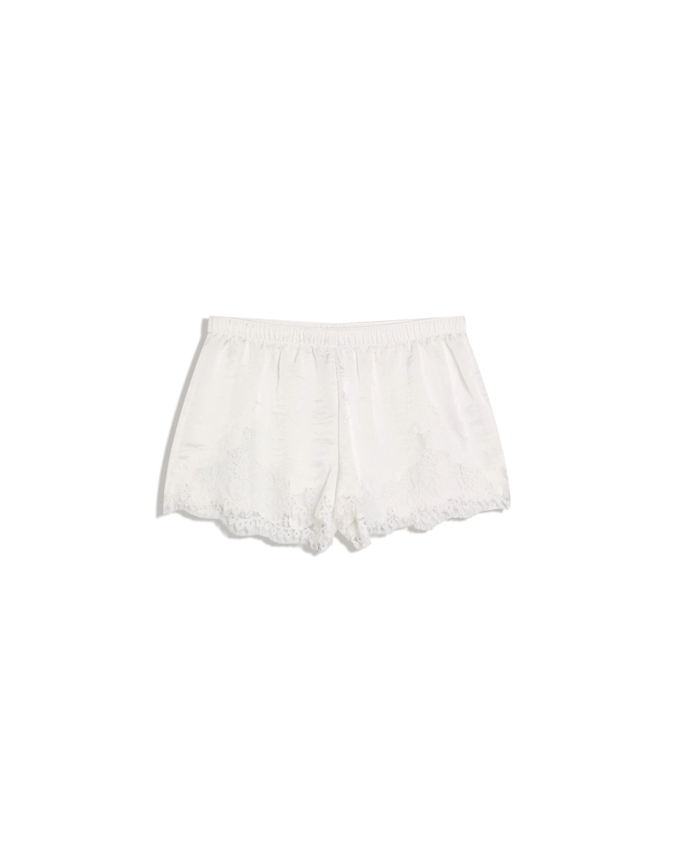 Атласные шорты с кружевом