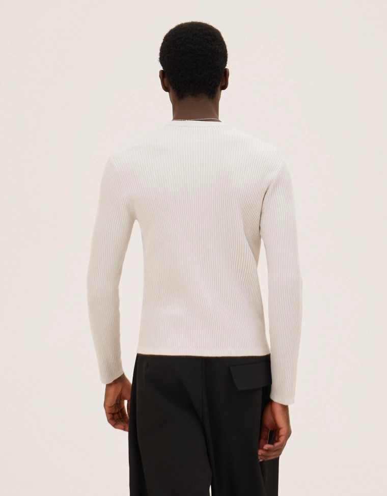 Свитер с воротником на пуговицах и принтом