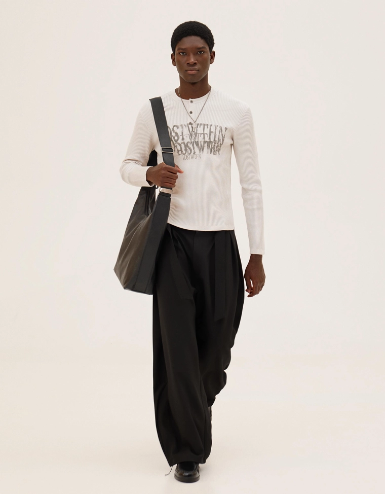 Свитер с воротником на пуговицах и принтом