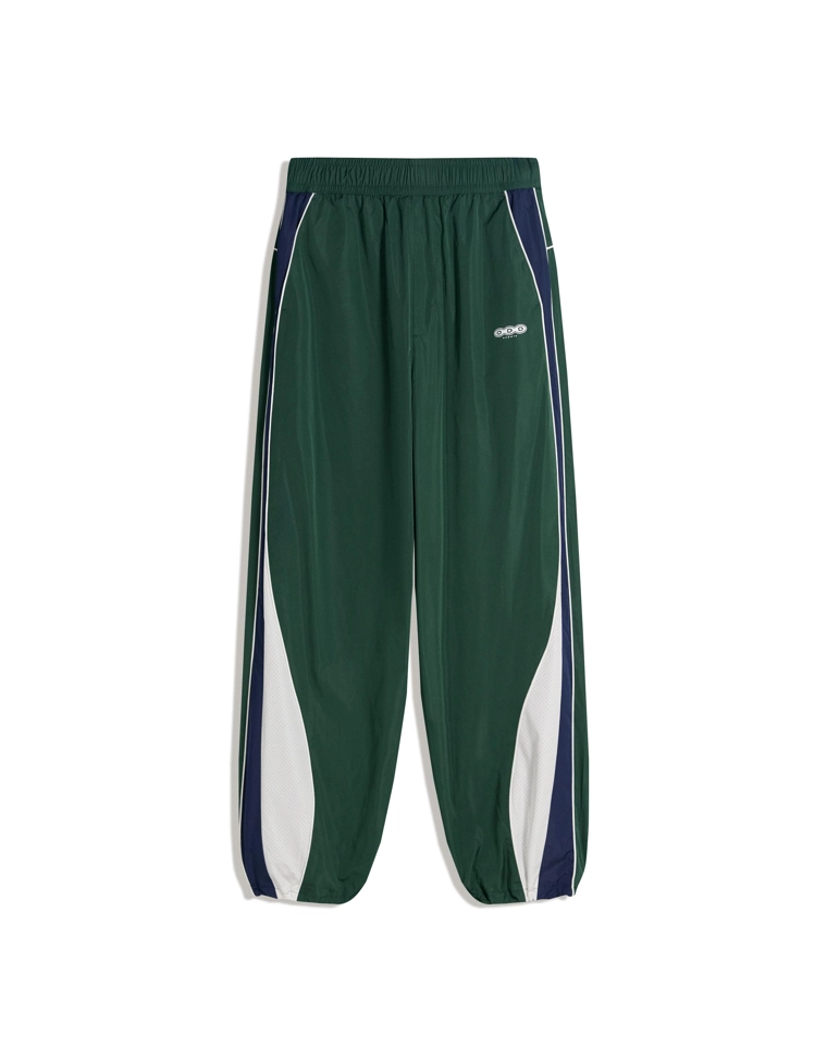 Высокотехнологичные объемные брюки в спортивном стиле