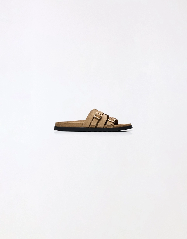 Сандалии с плоской подошвой и деталью пряжки