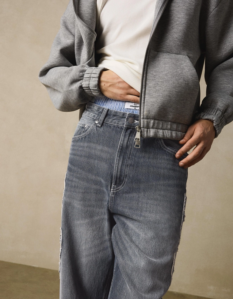 Джинсы свободного кроя с нашивками