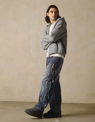 Джинсы свободного кроя с нашивками- Заказать в России