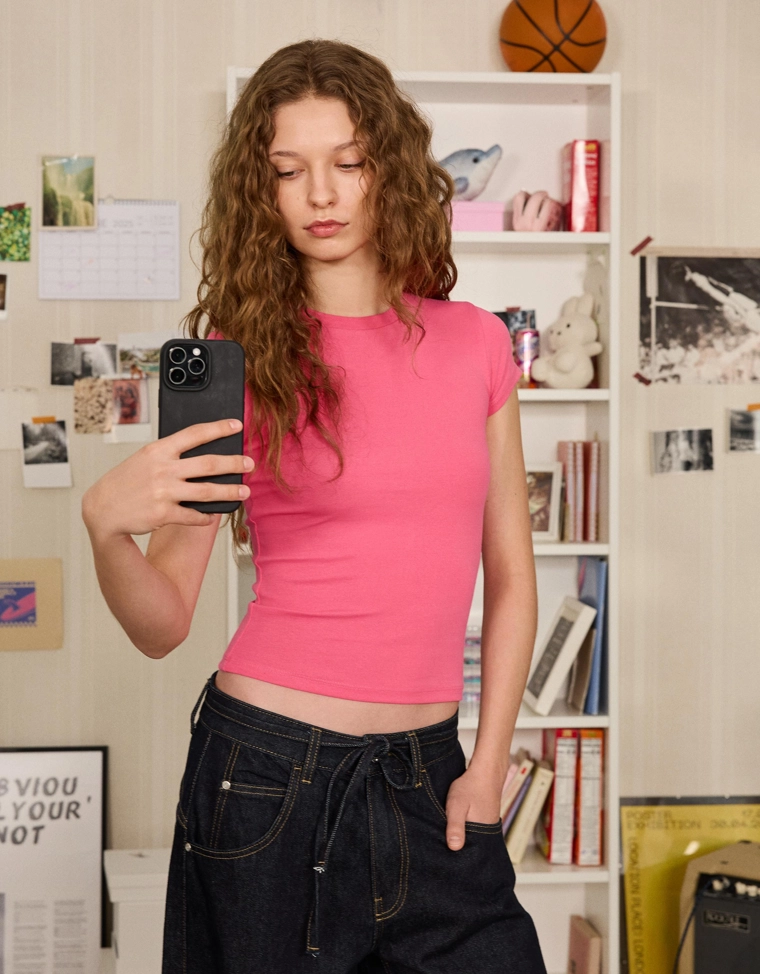 Футболка с круглым вырезом и короткими рукавами