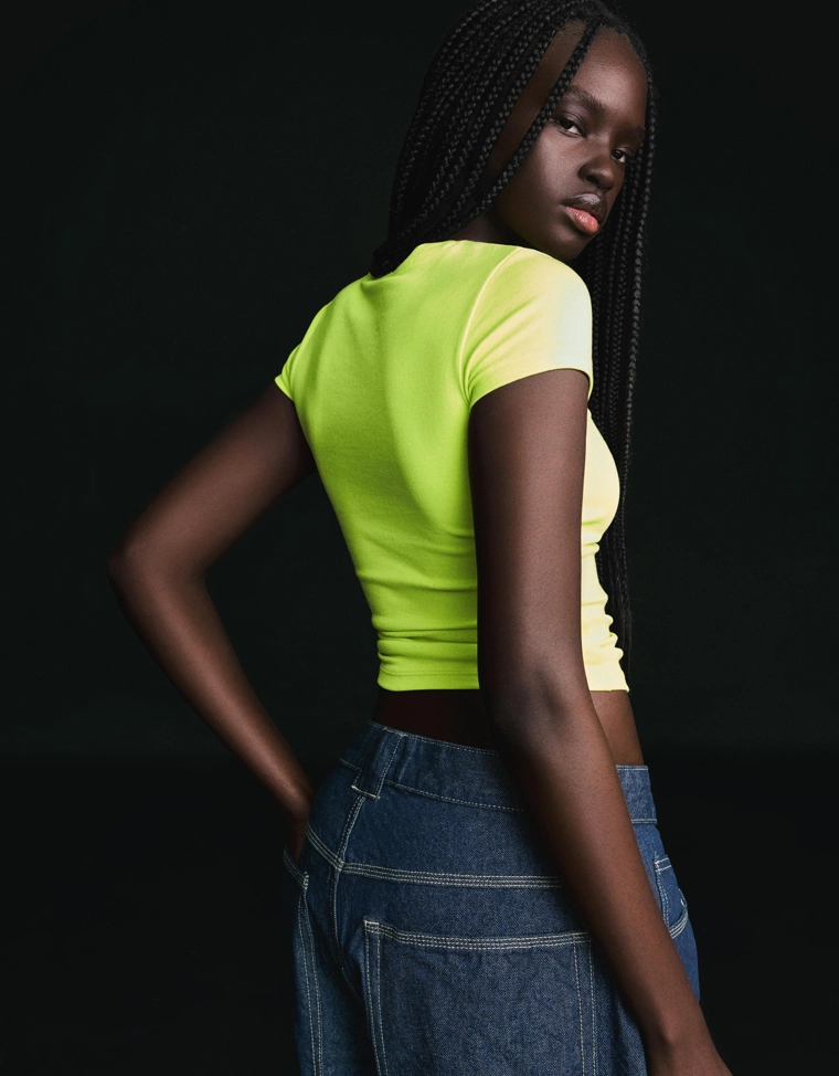 Футболка с круглым вырезом и короткими рукавами