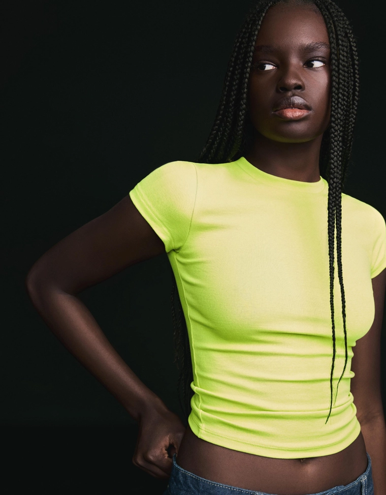 Футболка с круглым вырезом и короткими рукавами