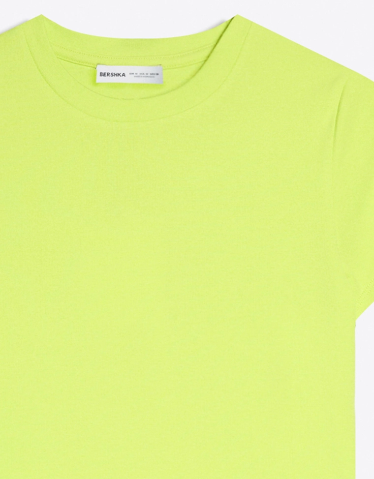 Футболка с круглым вырезом и короткими рукавами