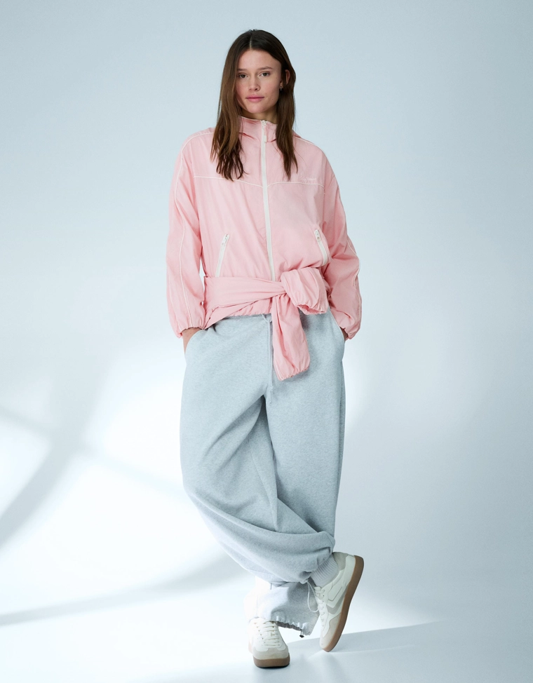 Техническая куртка с капюшоном bershka