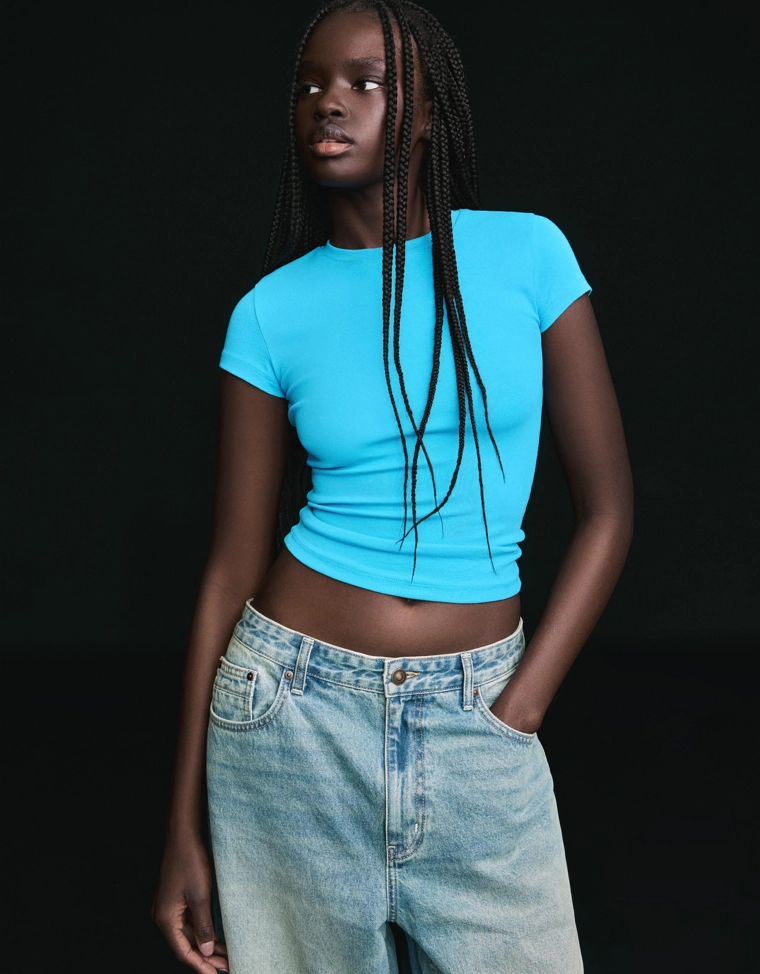 Футболка с круглым вырезом и короткими рукавами