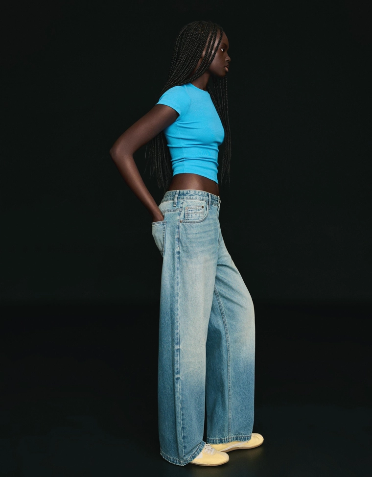 Футболка с круглым вырезом и короткими рукавами