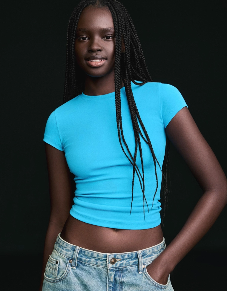 Футболка с круглым вырезом и короткими рукавами