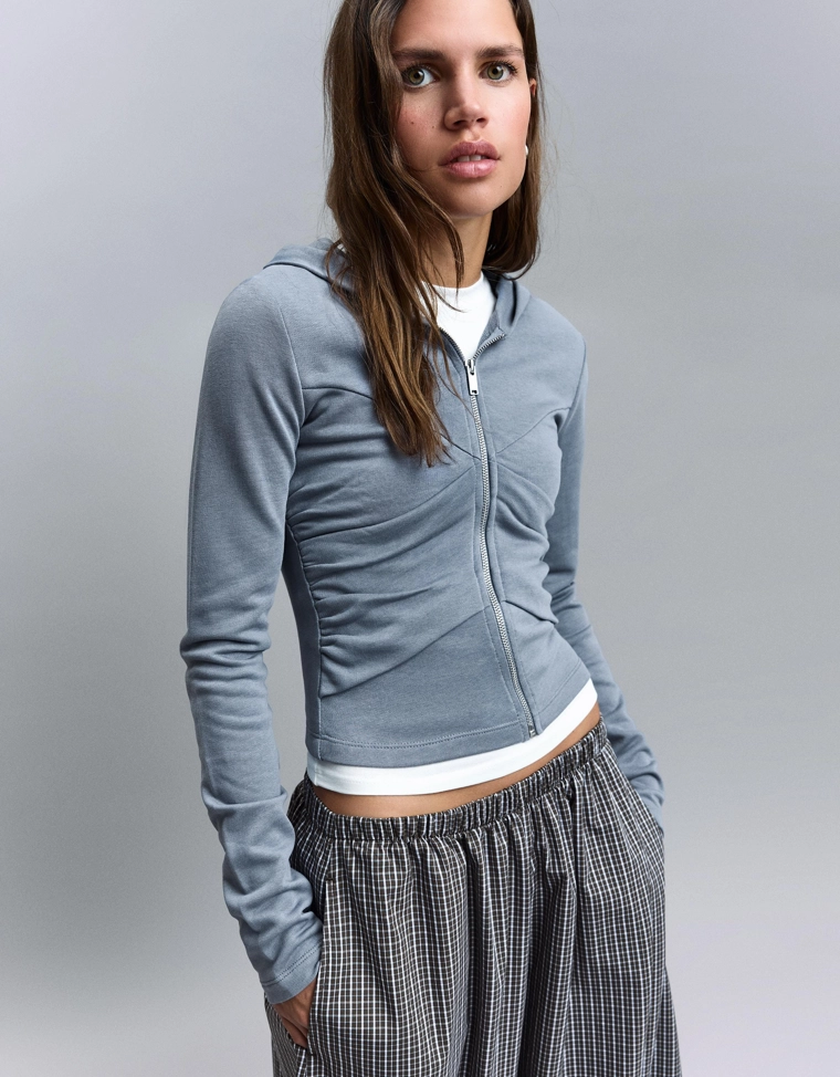 Куртка с драпировкой и капюшоном