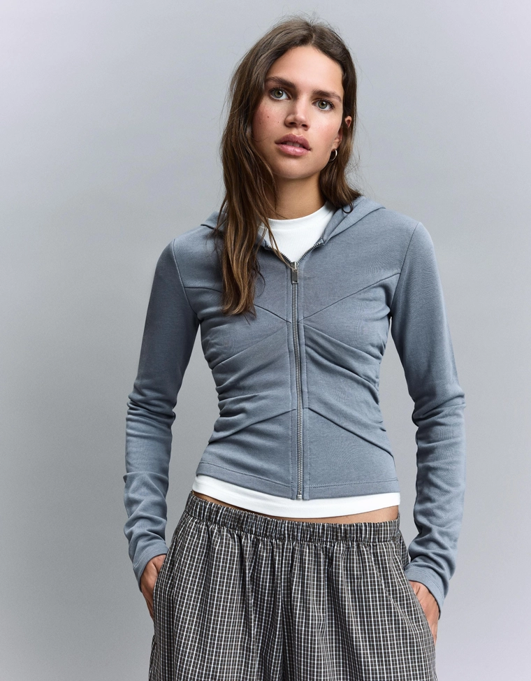 Куртка с драпировкой и капюшоном