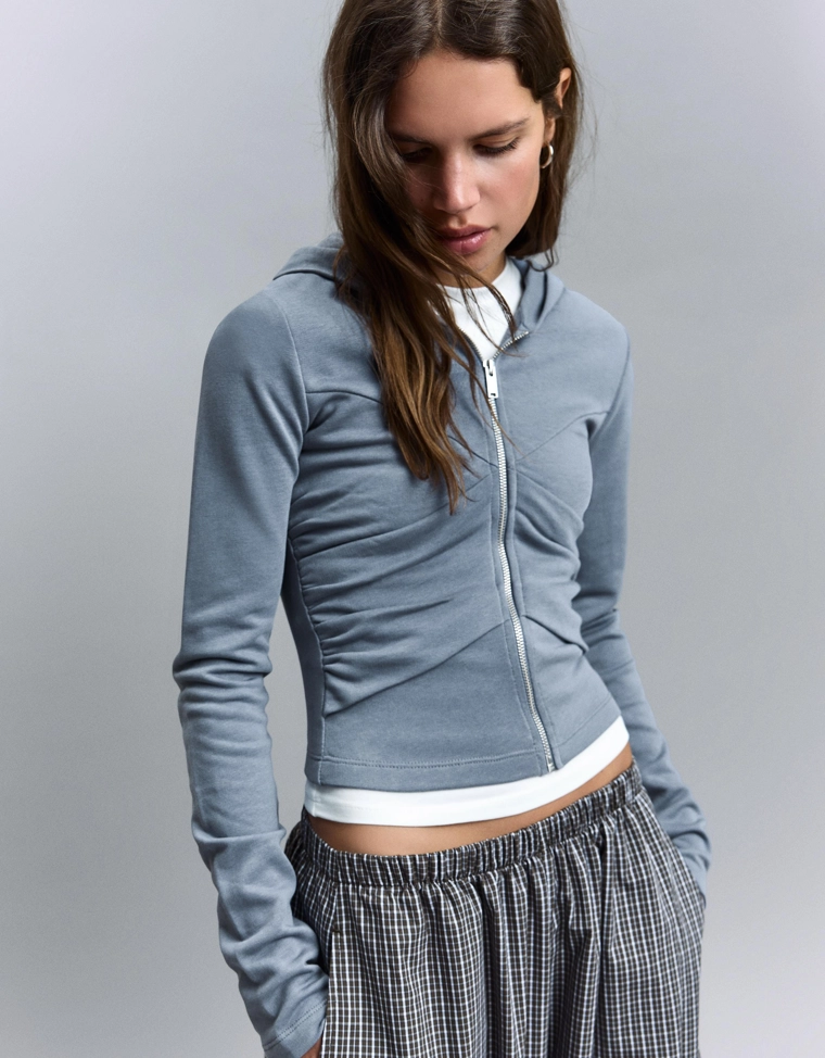 Куртка с драпировкой и капюшоном