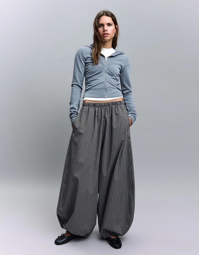 Куртка с драпировкой и капюшоном