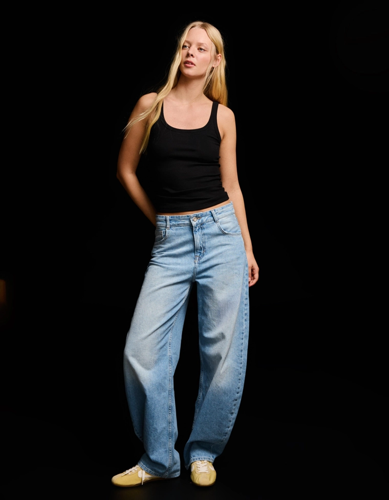 Топ на бретелях в рубчик