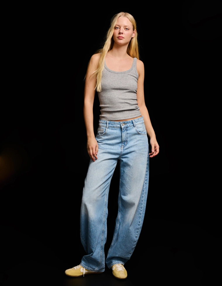 Топ на бретелях в рубчик