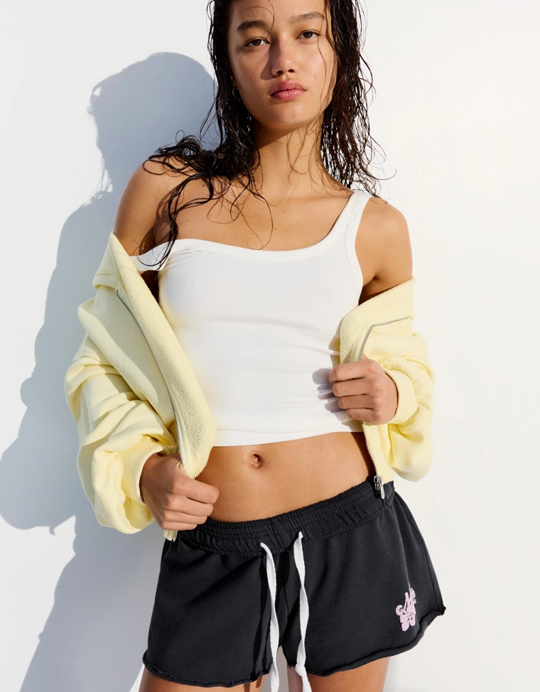 Шорты из мягкой ткани с вышивкой