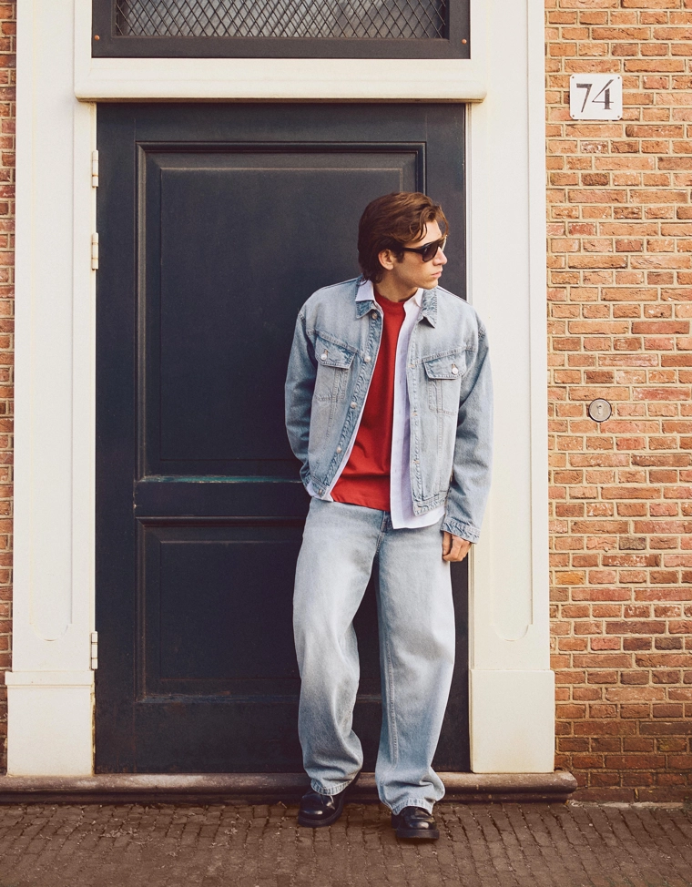 Джинсы объемного свободного кроя