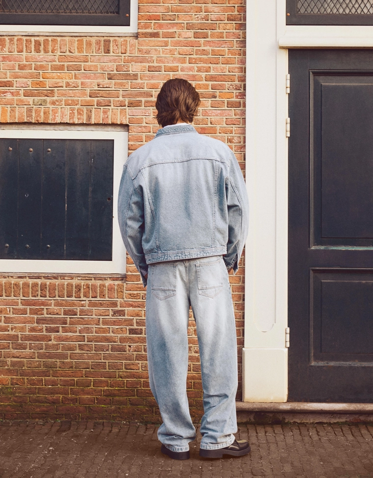 Джинсы объемного свободного кроя