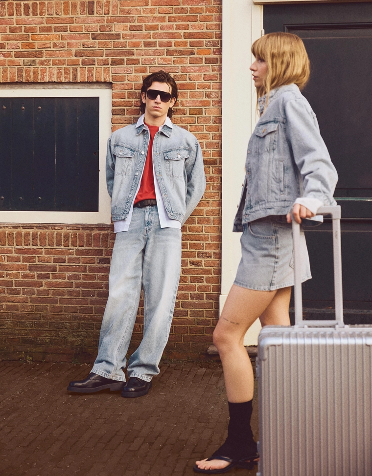 Джинсы объемного свободного кроя