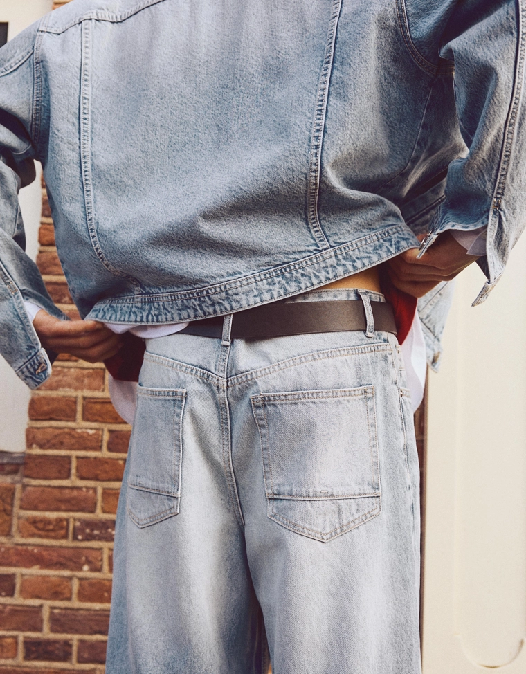 Джинсы объемного свободного кроя