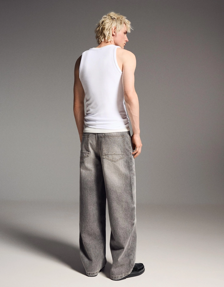 Джинсы объемного свободного кроя