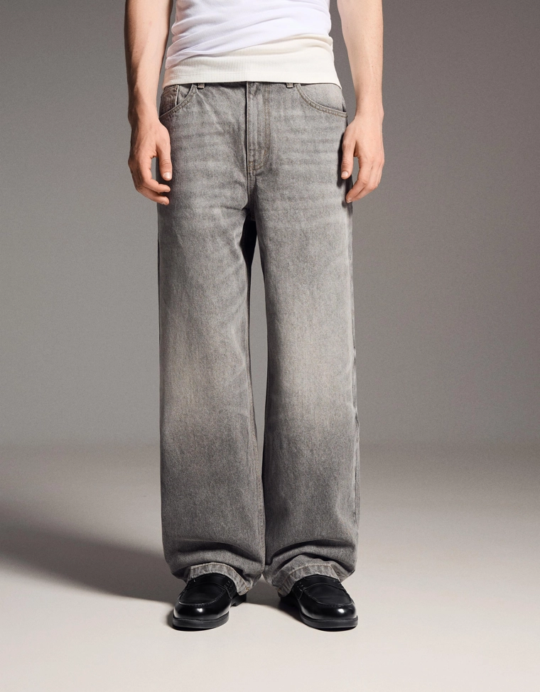 Джинсы объемного свободного кроя