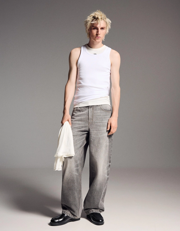 Джинсы объемного свободного кроя