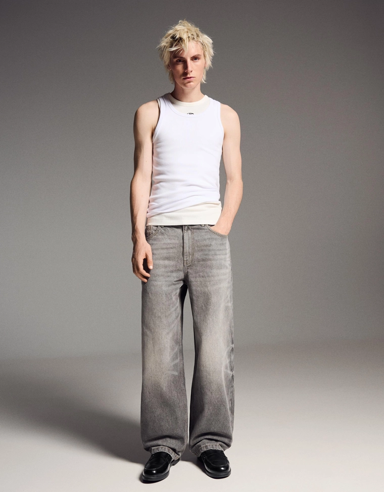 Джинсы объемного свободного кроя