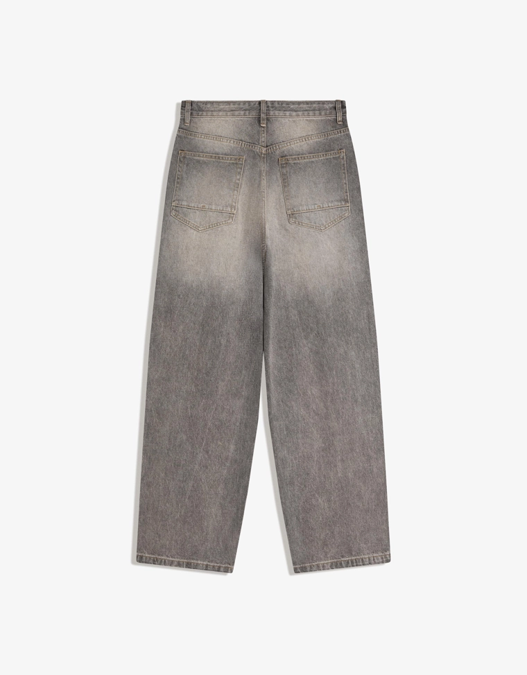 Джинсы объемного свободного кроя