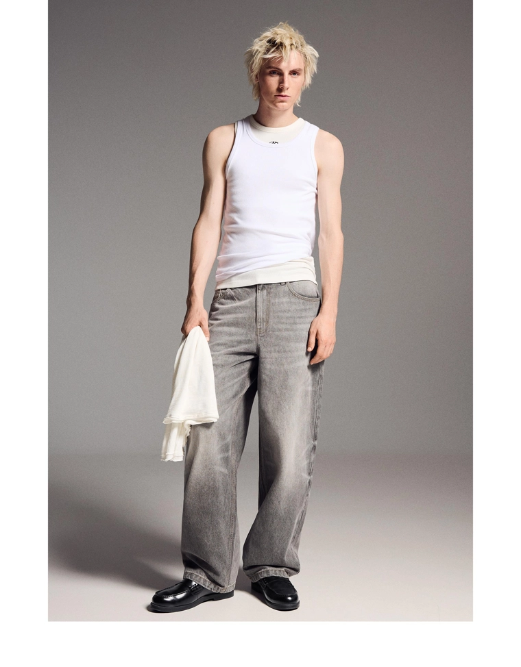 Джинсы объемного свободного кроя