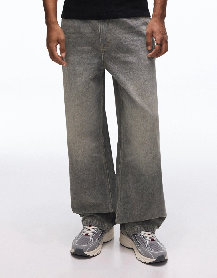 Джинсы объемного свободного кроя