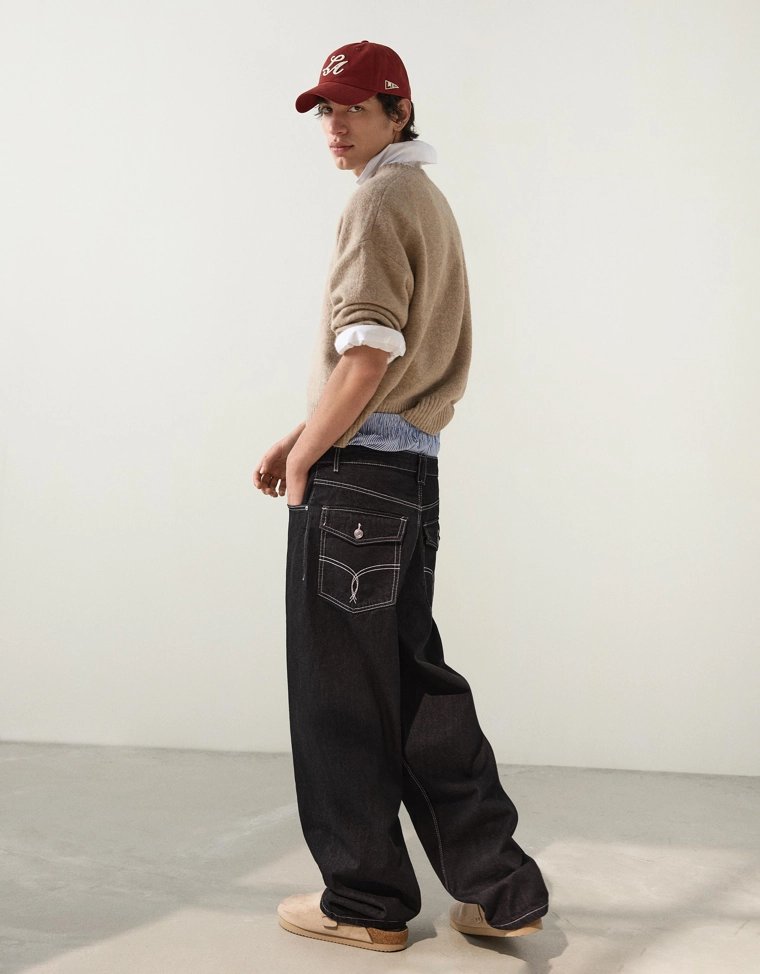 Джинсы очень свободного кроя с вышивкой