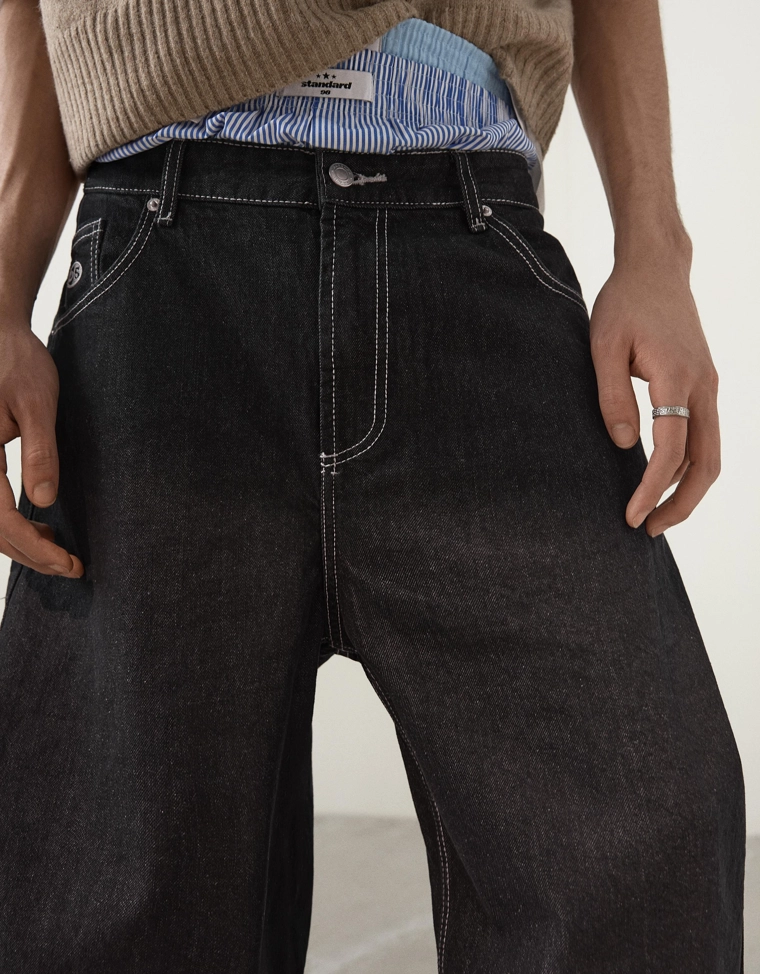 Джинсы очень свободного кроя с вышивкой