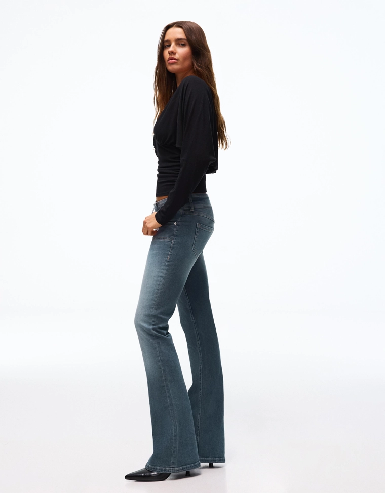 Расклешенные джинсы с низкой посадкой