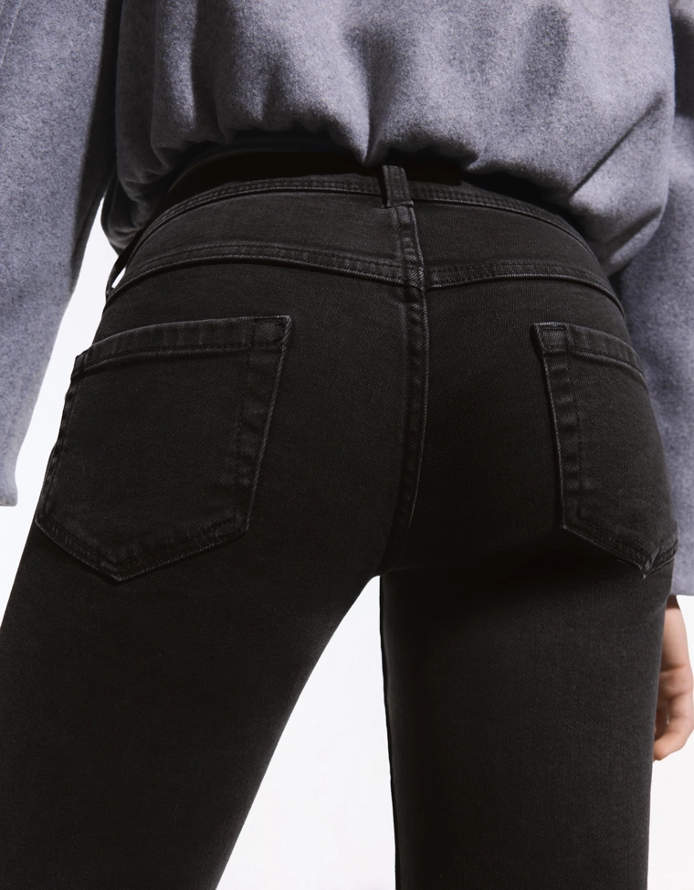 Расклешенные джинсы с низкой посадкой