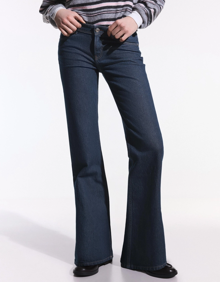 Расклешенные джинсы с низкой посадкой