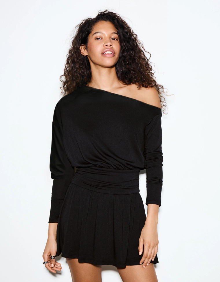 Мини-платье с длинными рукавами и поясом