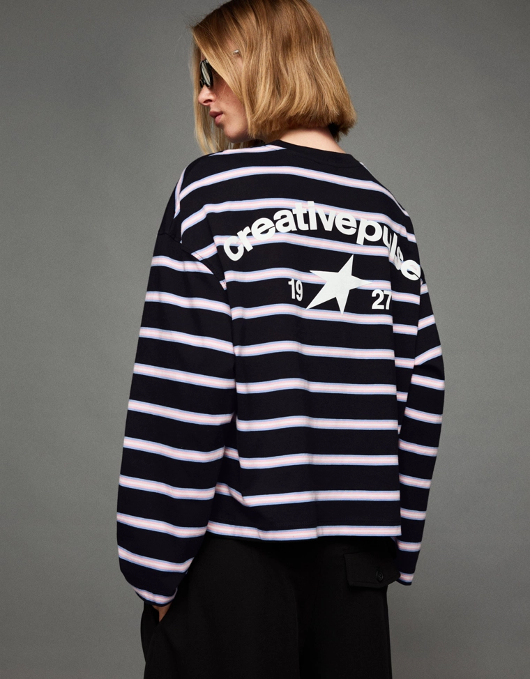 Футболка оверсайз с длинными рукавами и принтом