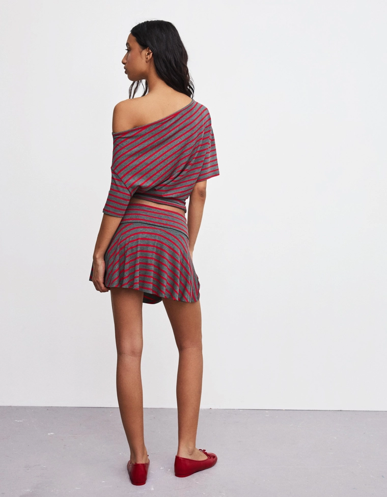 Футболка асимметричного кроя с короткими рукавами