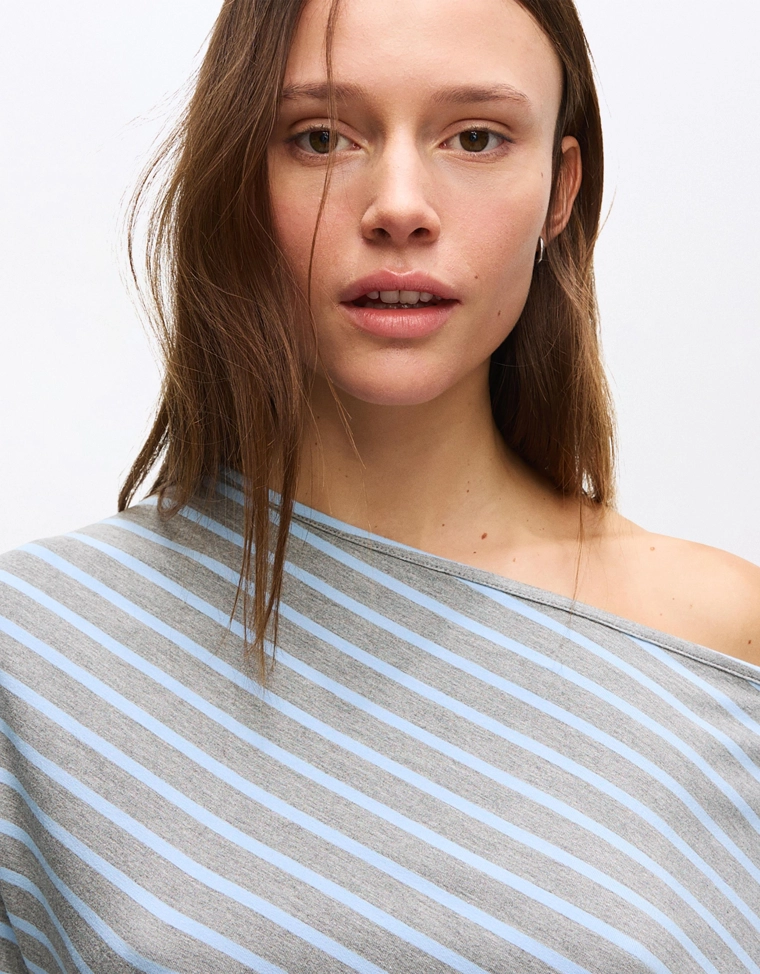 Футболка асимметричного кроя с короткими рукавами