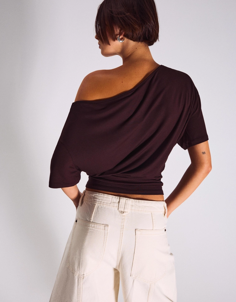 Футболка асимметричного кроя с короткими рукавами