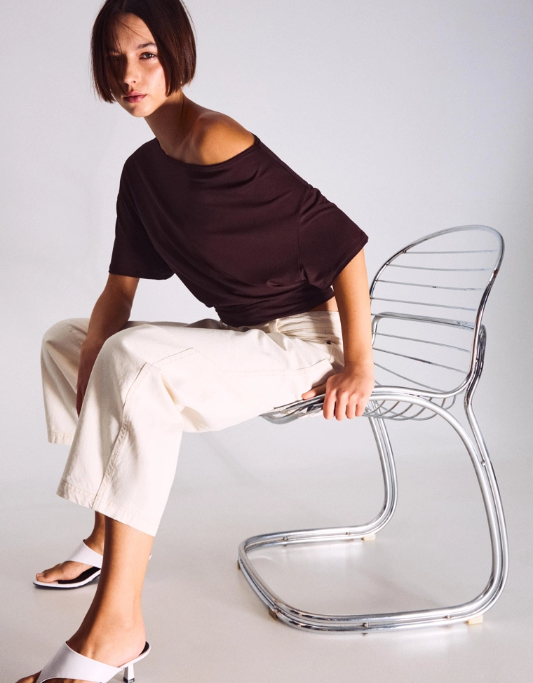 Футболка асимметричного кроя с короткими рукавами